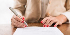 1depositphotos_52172667-stock-photo-female-hands-filling-the-document